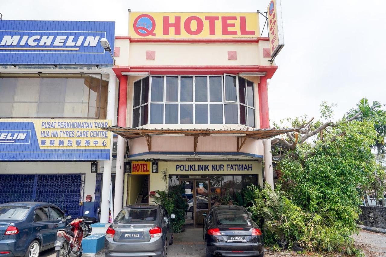 Oyo 1094 Q One Hotel Dengkil Kampung Dengkil Exterior photo