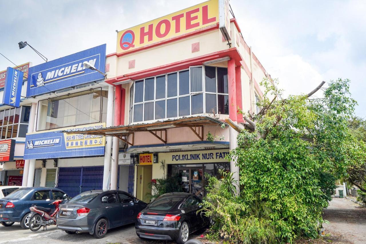 Oyo 1094 Q One Hotel Dengkil Kampung Dengkil Exterior photo